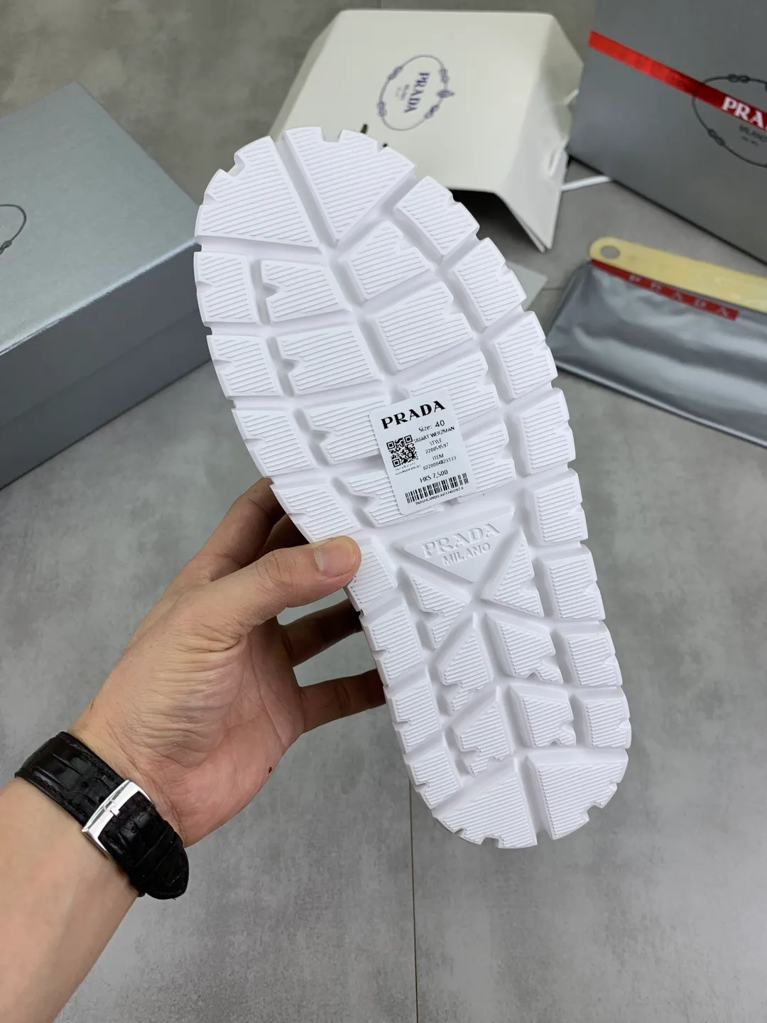 Men's men's shoes 💰P580💰 [New style] popular models are on the official website, 🆘 Trendy brand (Prada) mainly promotes popular models, avant-garde and versatile fashionable men's shoes private version mold opening, cowhide surface splicing 1:1.. Fashionable and simple, original imported cowhide lining cowhide feet; the atmosphere and personality are more fashionable, eye-catching and pursuing class. It will subvert the old idea and be a must-have for fashionistas with you! Must keep it for yourself! Tall and comfortable, large and low, high-end quality workmanship. Number of yards: 38-45 4️⃣optional.